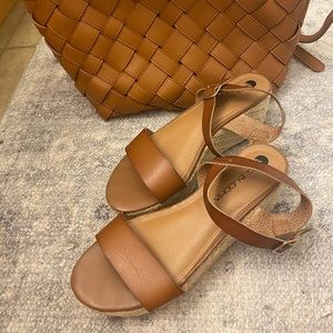 🎀🎀🎀Big Budda wedge sandals 🎀🎀🎀